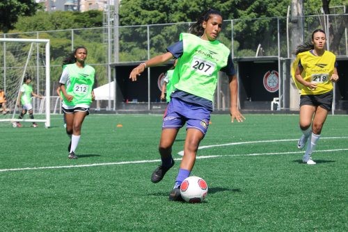 300 meninas se inscreveram na peneira sub-17 da Federação Paulista de Futebol
