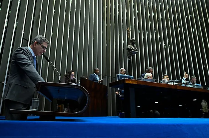 Senado confirma reajuste para servidores do Executivo federal, que vai a sanção