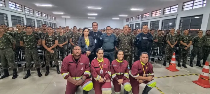 Polícia Militar realiza palestra sobre crimes de trânsito e prevenção de acidentes no 47º Batalhão de Infantaria em Coxim