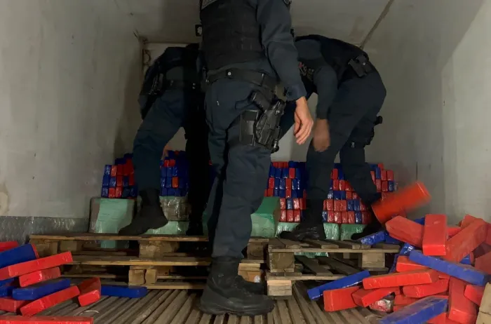 Polícia Militar em Três Lagoas apreende mais de 2 toneladas de Drogas e prende autor de Tráfico