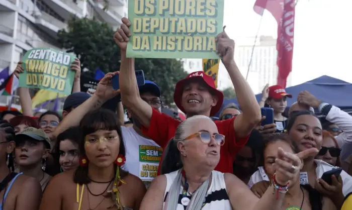 Ato no RJ com Caetano, Chico e Gil repudia anistia e PEC da Blindagem