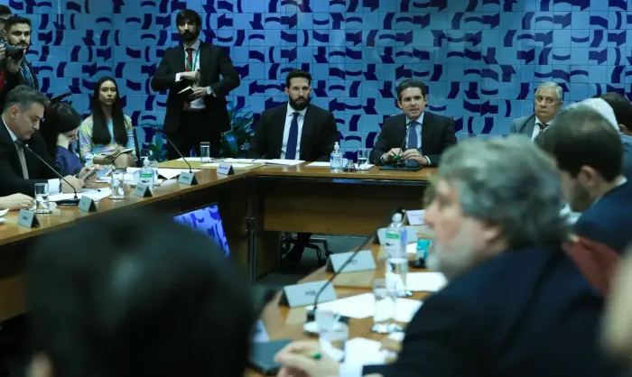 Líderes devem avaliar hoje isenção do IR até R$ 5 mil, diz Motta