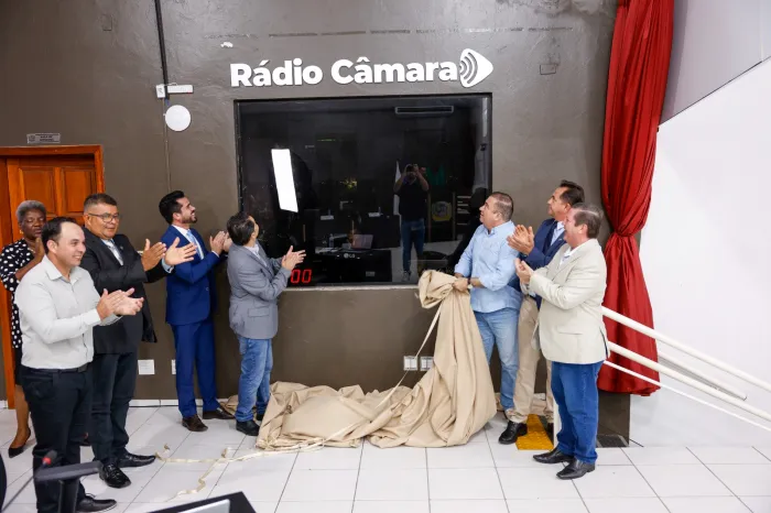 Rádio Câmara é inaugurada com meta de aproximar Legislativo da população