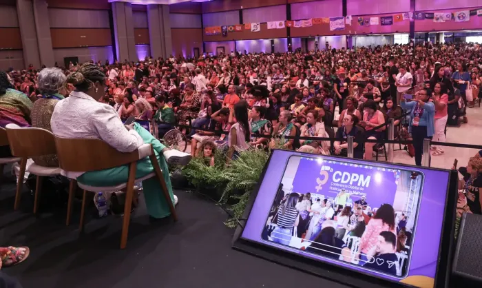 Brasília: conferencistas exigem políticas para todas as "mulheridades