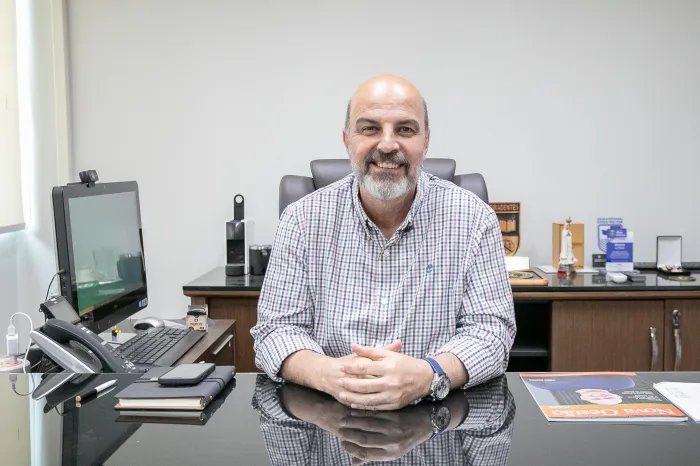 “Professor tem motivos para comemorar em Cuiabá”, afirma secretário Amauri Monge