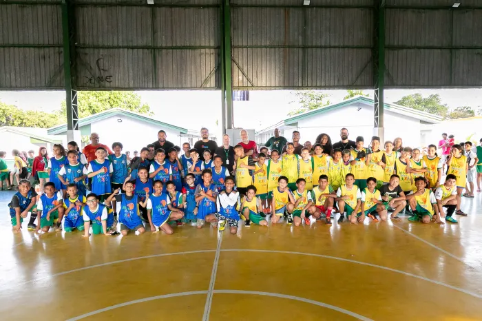 Alunos de 8 escolas de Cuiabá são integrados pelo esporte celebrando união e amizade