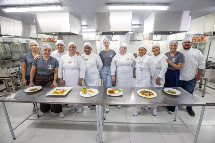 Merendeiras de escolas produzem pratos para a final do ‘Chef Cuiabano’