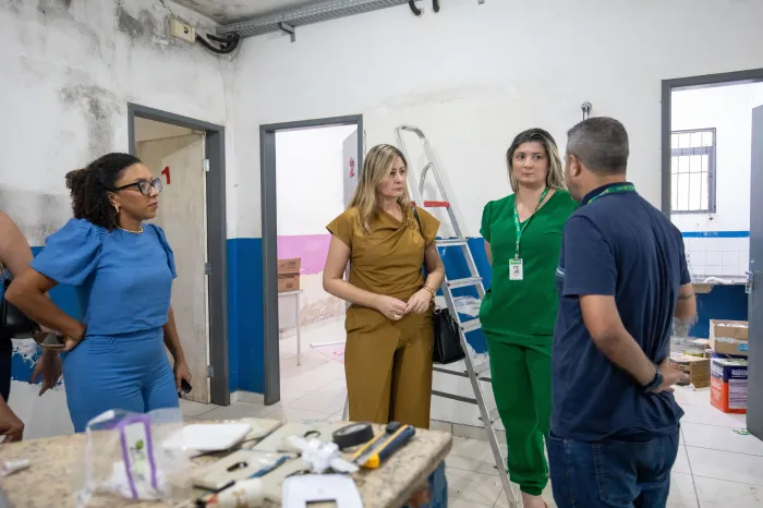 Secretária realiza vistoria técnica em unidades de saúde em reforma na capital