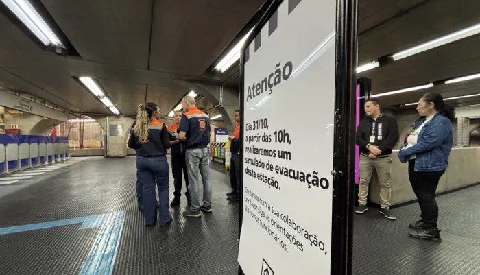 Metrô usa vagões para evacuação em simulação contra alagamento