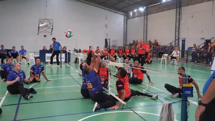 Jogos Paralímpicos do Estado de SP têm etapa única de vôlei sentado e rúgbi em cadeira de rodas