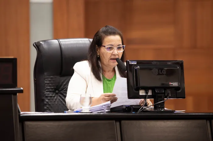 ALMT discute projeto que impede condomínios de punir famílias por comportamentos típicos de crianças com TEA