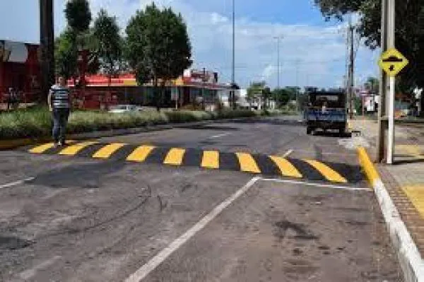 Presidente solicita instalação de lobada em frente da praça do bairro Parque das Araras
