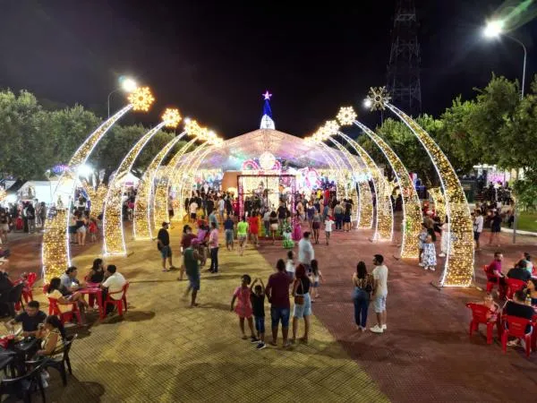 Sorriso abre Natal Luz 2025 com desfile, entrega da chave da cidade e programação diária até o Natal