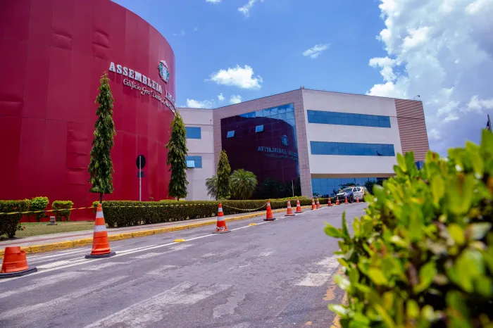 ALMT inicia semana com homenagens, debates e intensa agenda institucional